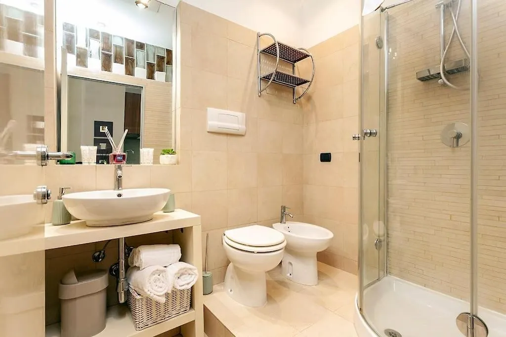 Apartment Duomo-San Babila-Tribunale Wifi-Netflix Milan